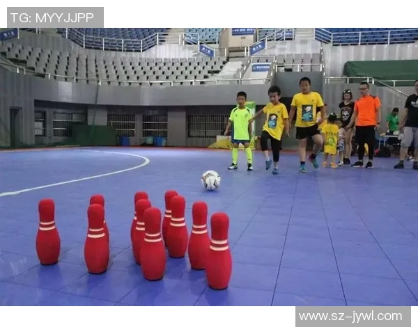 节目组挑战猜足球明星的趣味游戏引发热议与欢笑