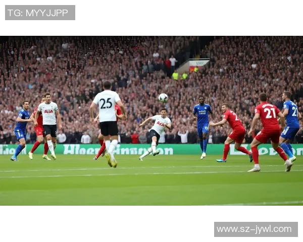 足球明星们在舞台上展现魅力与激情的精彩瞬间合集 足球明星们在舞台上展现魅力与激情的精彩瞬间合集