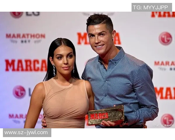 足球明星的爱情故事揭晓女友竟是一位知名模特引发热议