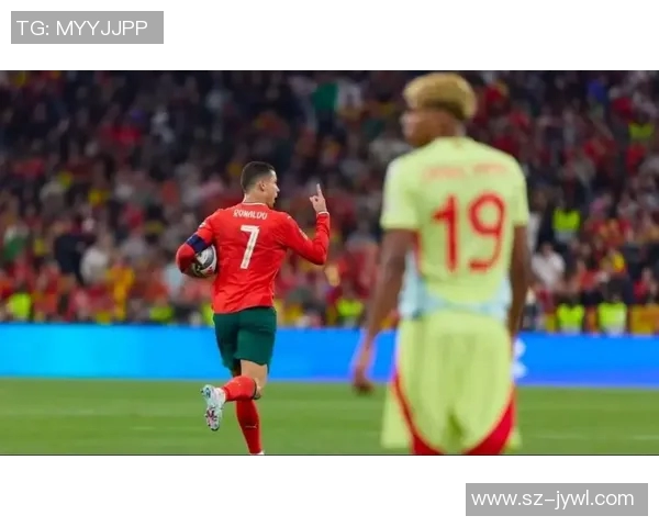 一米七二的足球明星如何在绿茵场上创造传奇与梦想