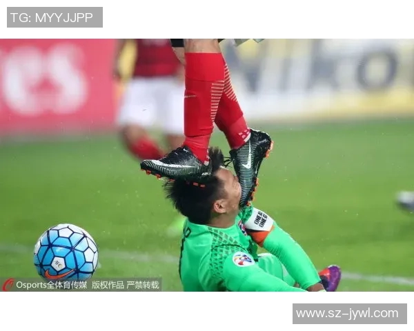 足球明星亲脸瞬间大赏精彩瞬间尽在其中的图片合集 足球明星亲脸瞬间大赏精彩瞬间尽在其中的图片合集