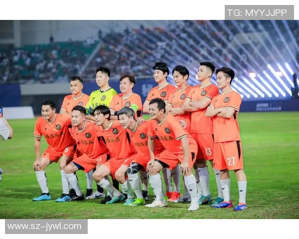 足球明星展现爱心瞬间的精彩图片集锦