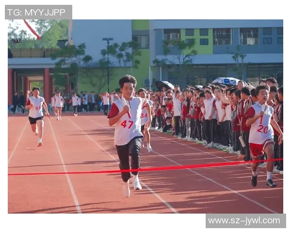 印尼小胖子化身篮球明星展现运动魅力与青春活力